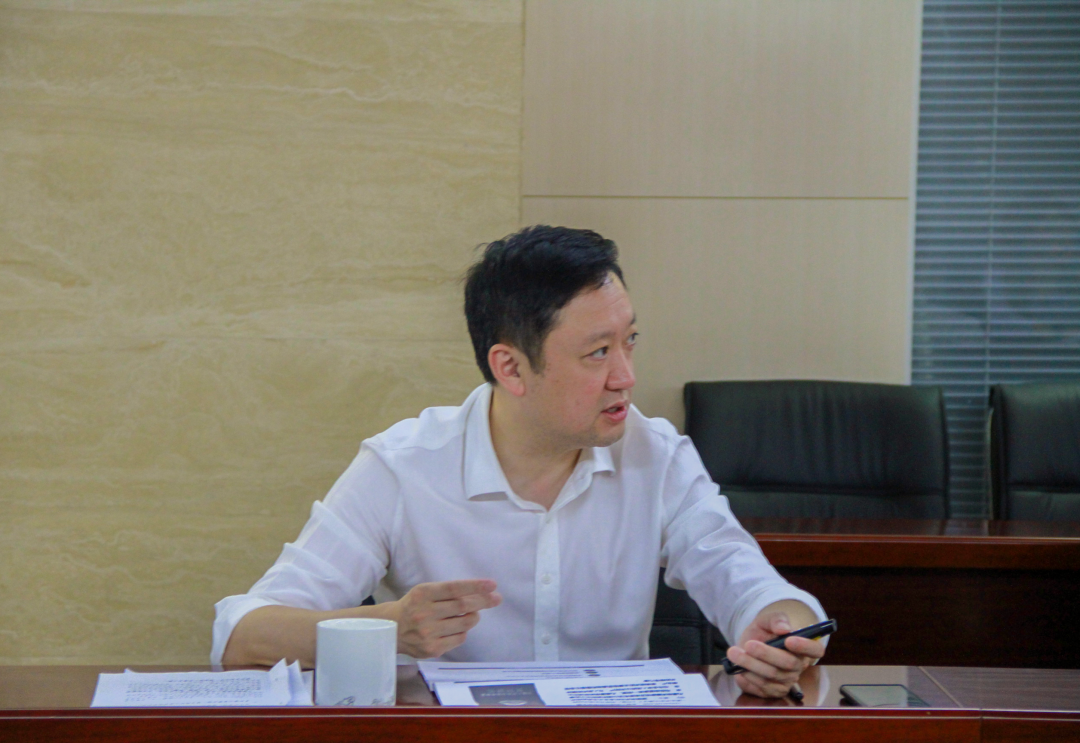 杜巖岫同志參加支部活動，為黨員講授黨課