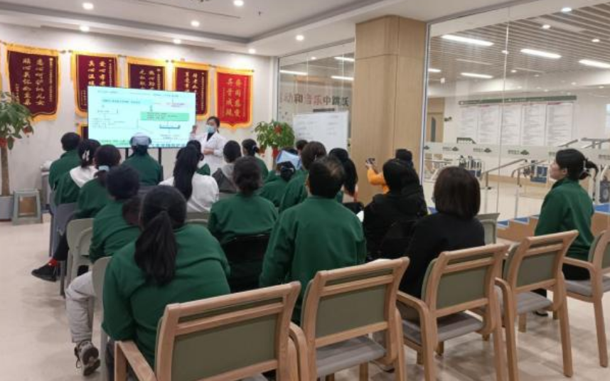 “救”在身邊！共筑服務(wù)安全——頤信養(yǎng)老舉辦急救技能培訓(xùn)